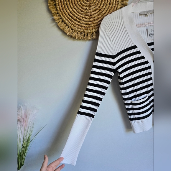 Ann Taylor LOFT New Stripe Ribbed Pocket V-neck Sweater Cardigan Size Medium - Picture 5 of 13